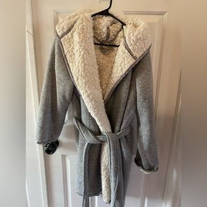 Jasmine and Ginger super fuzzy hooded robe in XL